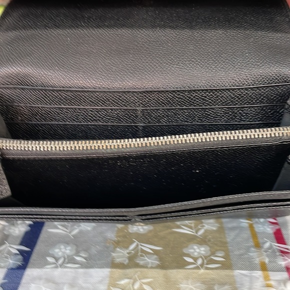 🎁PRICE REDUCED BLACK BVLGARI BIFOLD/WALLET. PRELOVED JUST 3X (FREE GIFT 🎁 - Picture 2 of 11